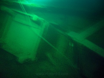 Pod hladinou zatopené hlavní trafostanice… Foto – Bubák