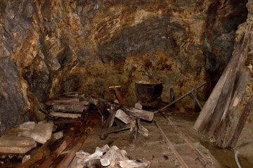 Další expozice nálezů v podzemí – vše potřebné pro těžbu a výstavbu…
