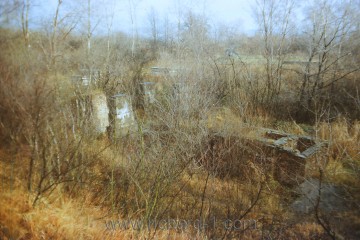 Celkový pohled na základy budovy. Jedna z mála zachovalých fotografií fragmentů, dnes již neexistujících staveb.