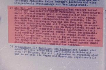 O plánovaném schodišti by se TEORETICKY mohlo psát v části původního dokumentu, z 10. ledna 1944 – Odborné vyjádření, „O vhodnosti podzemních vápencových lomů u Leitmeritz jako alternativní lokality pro AUTOUNION A. G.“ Vkládám pouze překlad, části dokumentu, která by mohla být spojována s tématem schodiště – 2/ Příjezd a odjezd posádek probíhá standardně hlavní štolou pomocí osobních vagonů až přímo do zadních částí pracovních místností. Dále navrhujeme vytvořit některé nouzové východy šikmými šachtami, které by měly být provedeny v blízkosti přechodu z údolí do svahu, se sklonem cca 45 stupňů a opatřeny schodišti. Kromě vlastní hlavní větrací šachty, mohou být konstruované větrací šachty opatřeny žebříky. Tyto větrací šachty mají být přesazeny = nejsou prováděny svisle/vertikálně, nýbrž v její horní části vodorovně lomeny asi 15 m do strany, a teprve poté znovu vedeny nahoru. Výsledkem je, že padající bomba nikdy nemůže zasáhnout šachtu přímo.