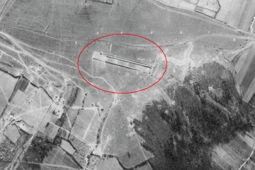 Neznámý objekt na snímku z dubna 1945.