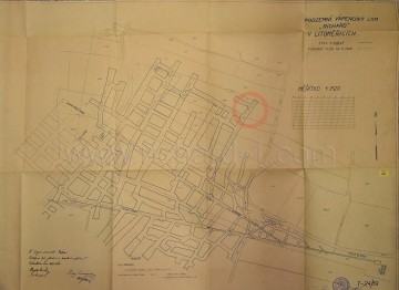 Poválečná mapa z roku 1947. Podle stále ještě zakresleného původního, předválečného vchodu, lze usoudit, že jako zdroj pro nakreslení byla mapa, kterou v případě Richardu označujeme jako „Matku map“.