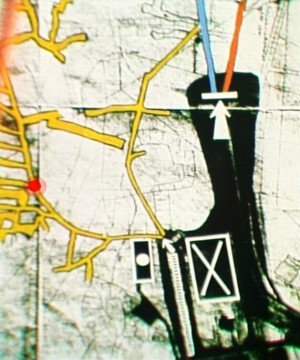 Vybraná levá část mapy podzemí a její výřez. Červený bod označuje velkoprofilový vrt Československé televize.
