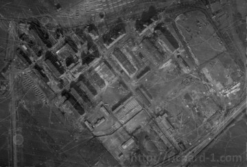 Letecký pohled na areál koncentračního tábora Litoměřice v roce 1945.