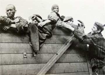 Vězni transportovaní začátkem května 1945 z KT Flossenbűrg do Litoměřic