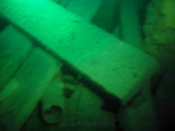 Pod hladinou zatopené hlavní trafostanice… Foto – Bubák