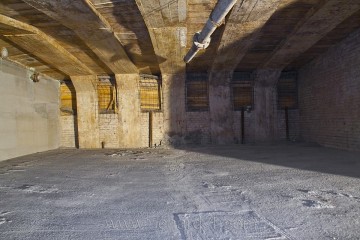 Vyčištěné komory připravené pro ukládání radioaktivních odpadů a následné kompletní vyplnění betonem… Foto Martin Bělohoubek.