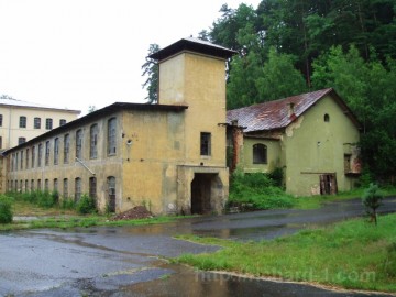 Pozůstatky bývalé Preidlovy textilní továrny. Budova byla za války využívána pro firmu WFG.