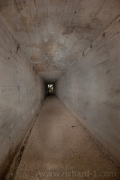 Pohled směrem k východu z podzemí nádrží.