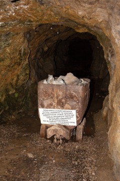 Důlní vozík – hunt pro vyvážení vytěženého kamene.