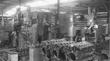 1 litinové bloky vidlicových motorů HL 230 Fotografie z továrny Maybach – TATO FOTOGRAFIE NENÍ POŘÍZENA V TOVÁRNĚ RICHARD!