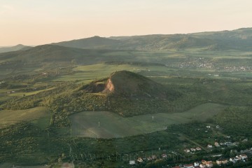 Nezaměnitelný profil vrchu Radobýl.