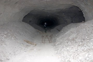 Poválečná těžba je tvořena soustavou pravoúhlých chodeb.