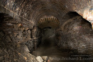 Tato vyzděná část podzemí je někdy nazývána též jako „Tereziánská štola“.