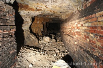 Pohled chodbou C od vstupu směrem do nitra podzemí.