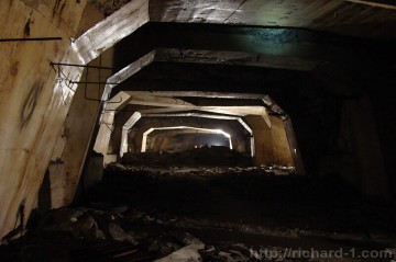 Vystrojená část páteřní chodby C. jedna z největších a také nejzachovalejších podzemních prostor.