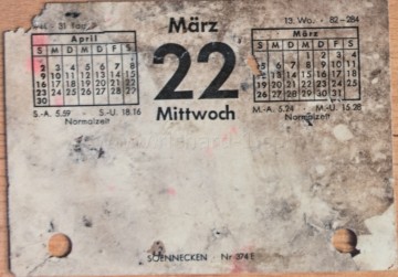 Útržek kalendáře – 22.3., středa. Jedná se o rok 1944 (v roce 1945 by to byl čtvrtek).