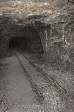 Kolejové pole z časti podzemí, kde se provádělo rozšiřování štol.